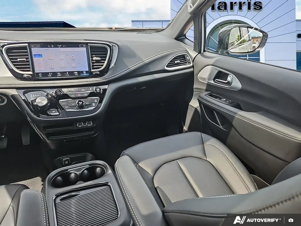 Chrysler Pacifica снимка Chrysler Pacifica