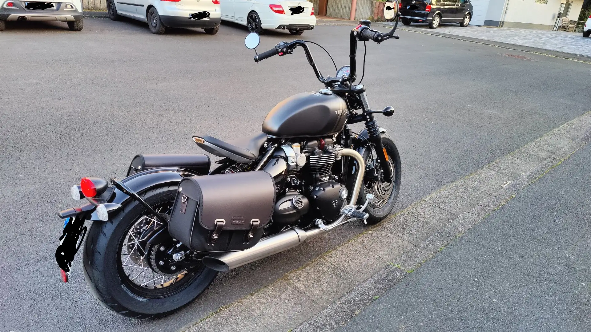 Triumph Bonneville Bobber Hnědá - 2