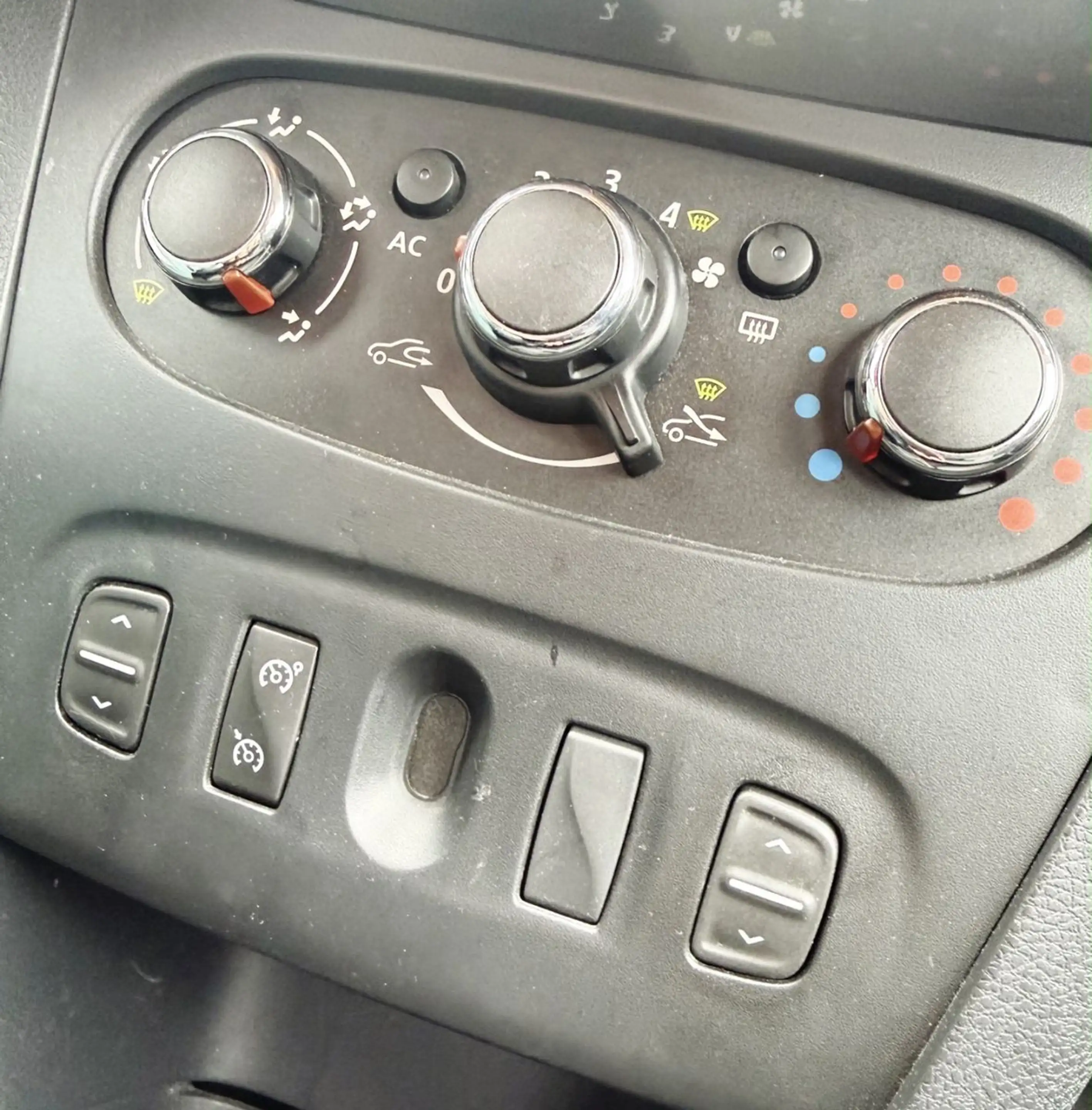 Dacia Logan MCV 1.2 16V 75 Ambiance Klima Tüv Neu Top — photo 15