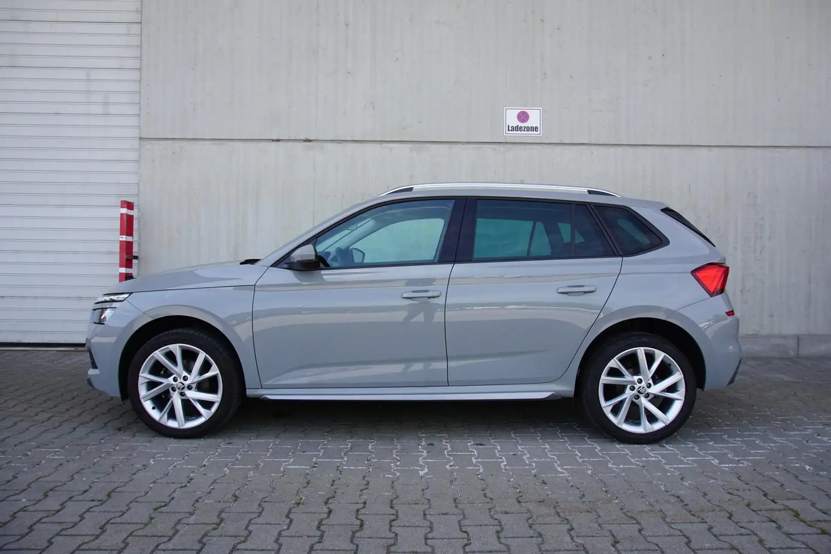 Skoda Kamiq 1.0TSI Style AHK Navi/MirrorLi LED PDC Grau - 2