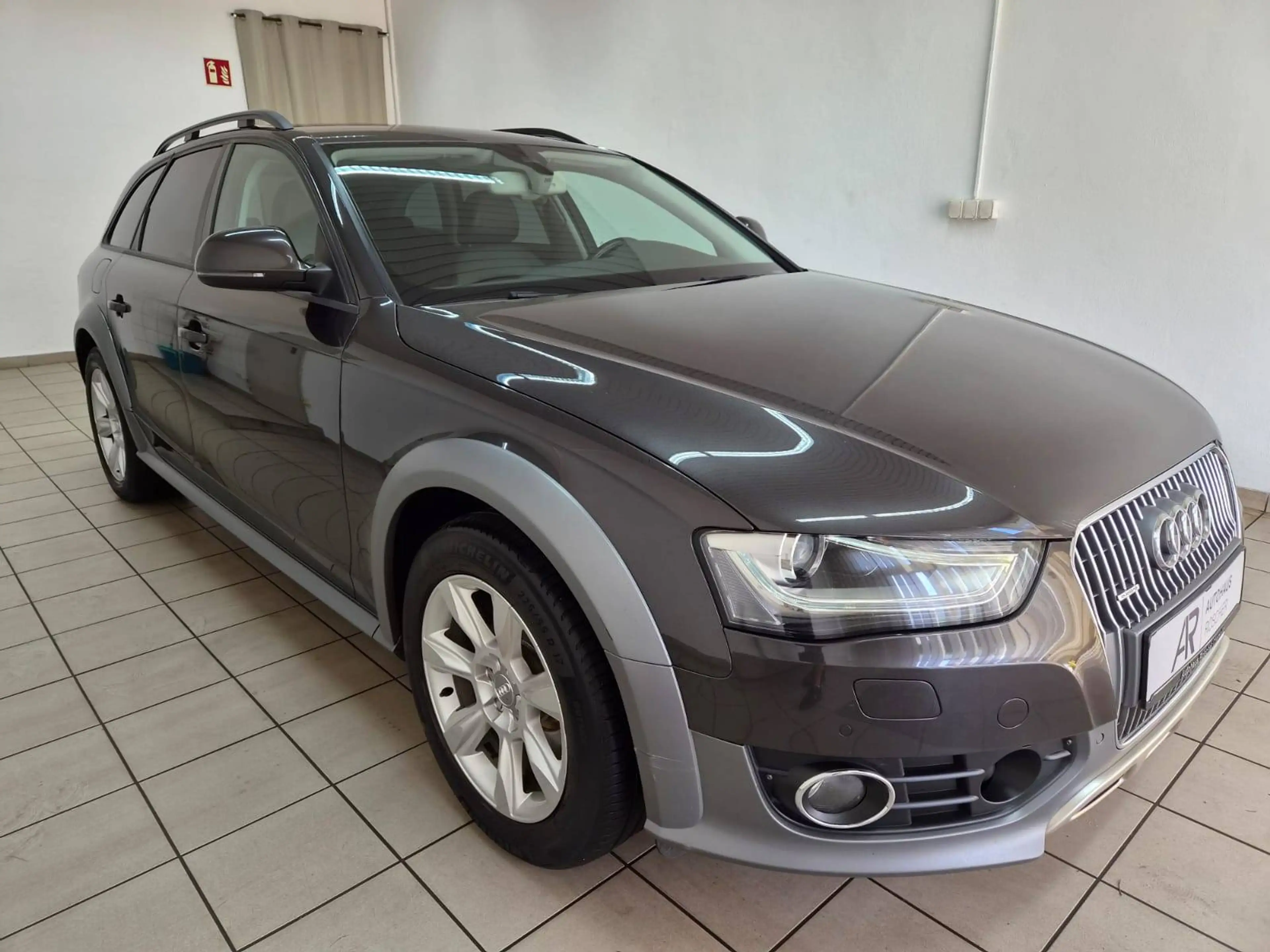 Audi A4 allroad quattro 3.0 TDI Xenon Leder Navi Standheizung — photo 4