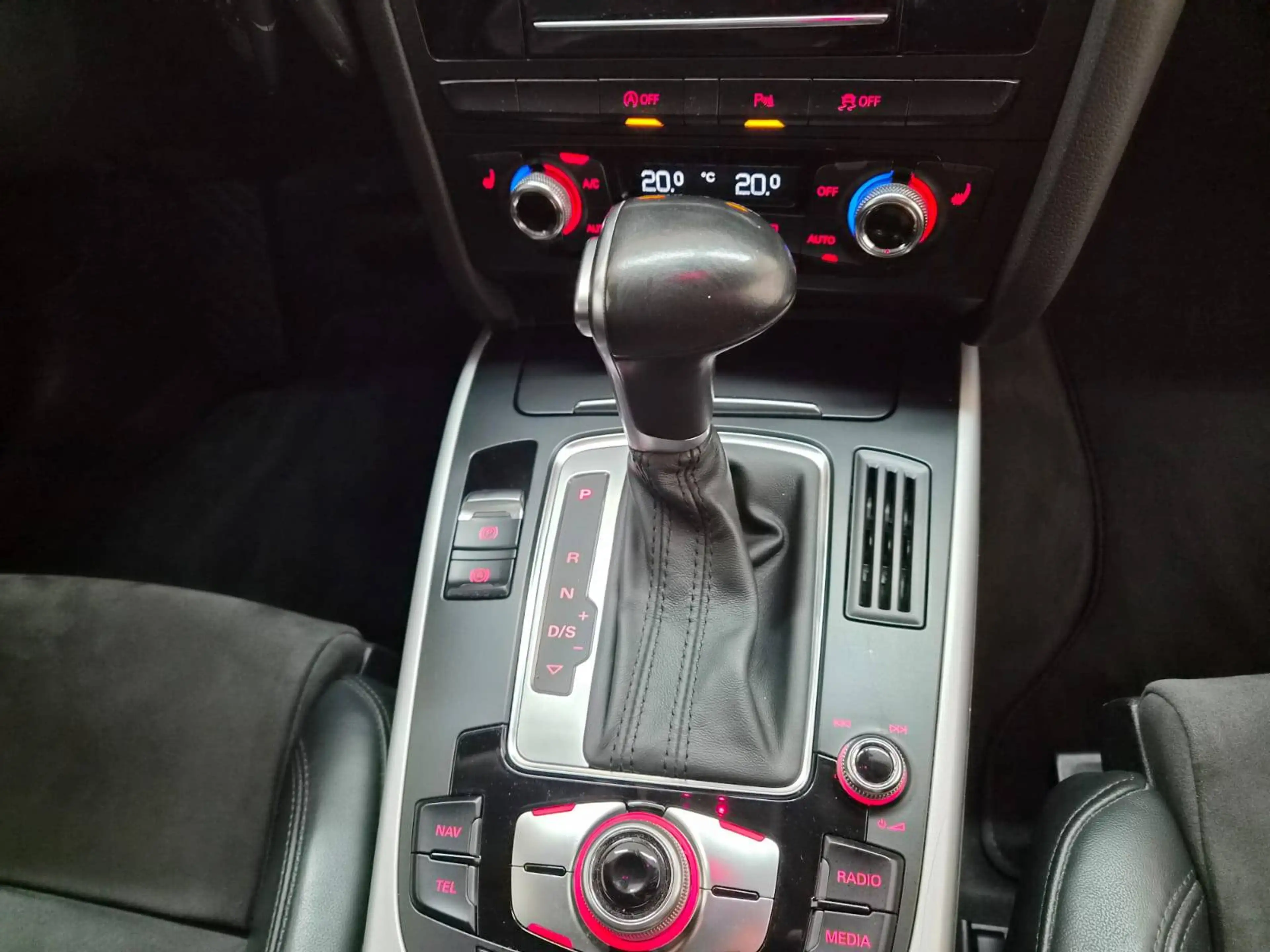 Audi A4 allroad quattro 3.0 TDI Xenon Leder Navi Standheizung — photo 11