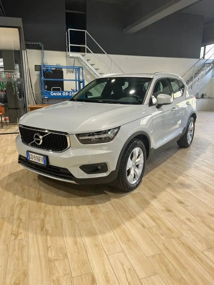 Volvo XC40 XC40 D3 Geartronic Momentum Pro Bianco - 1