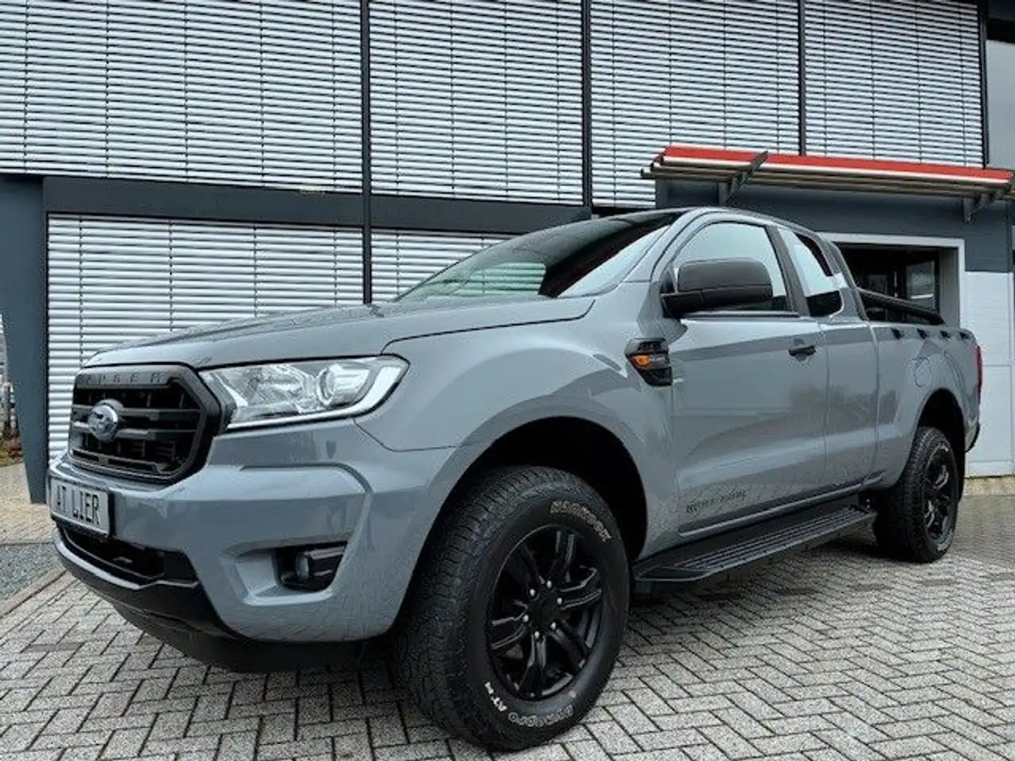 Ford Ranger 2,0 TDCi Wolftrak ExtraCab 4x4 AHK 3,5t Grijs - 1
