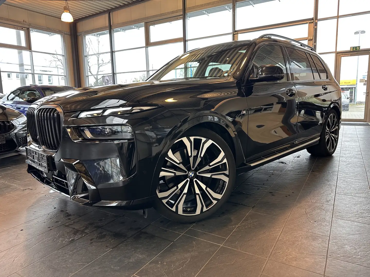 BMW X7 xDrive 40d M Sport SkyL/360°/Massage/A-LED/23" Schwarz - 2