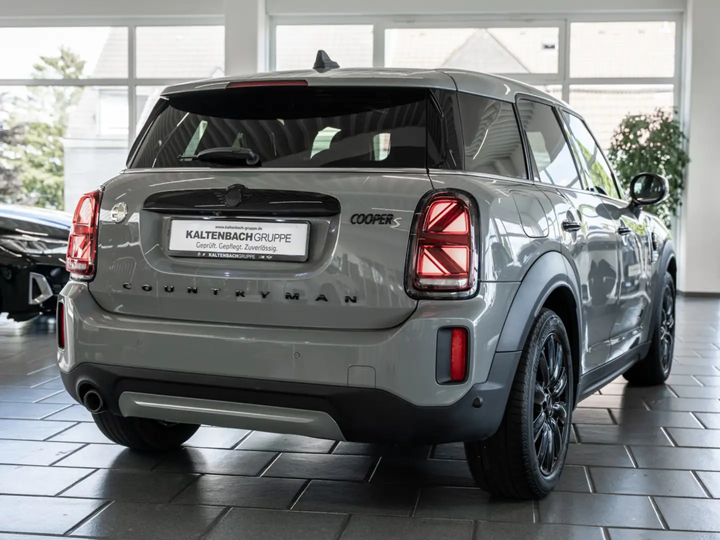 MINI Cooper SE Countryman Grau - 2