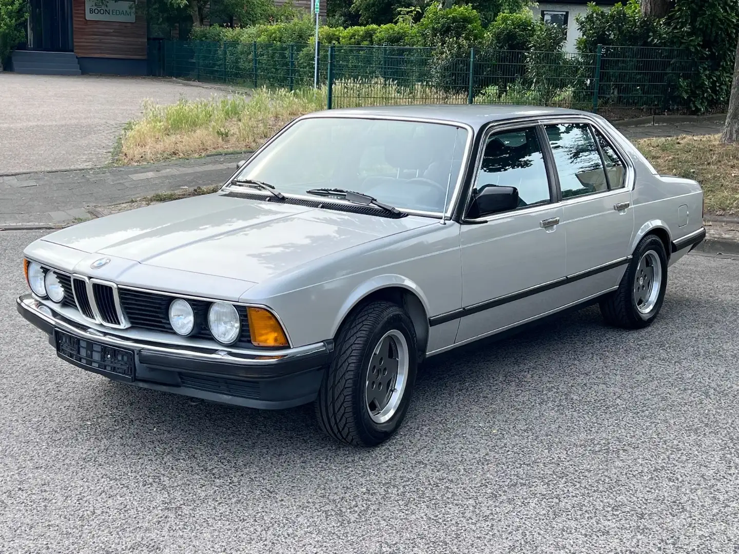 BMW 732 Zilver - 1
