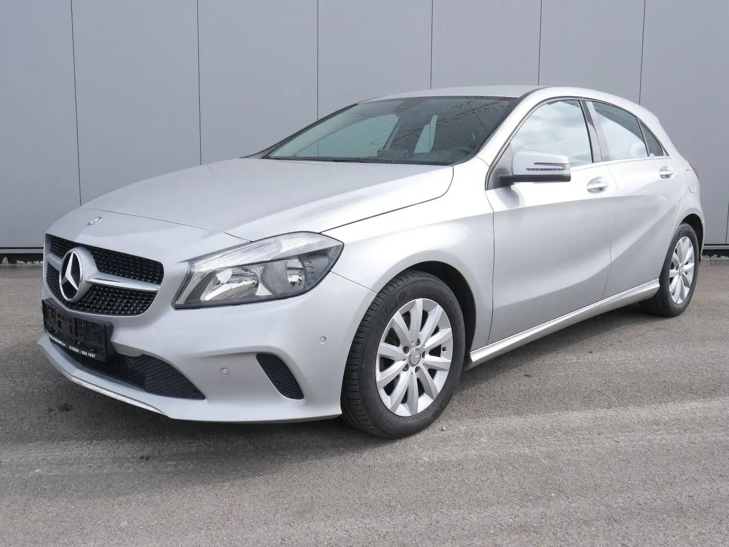 Mercedes-Benz A 180 Style NAVI/PDC/AHK Silber - 1