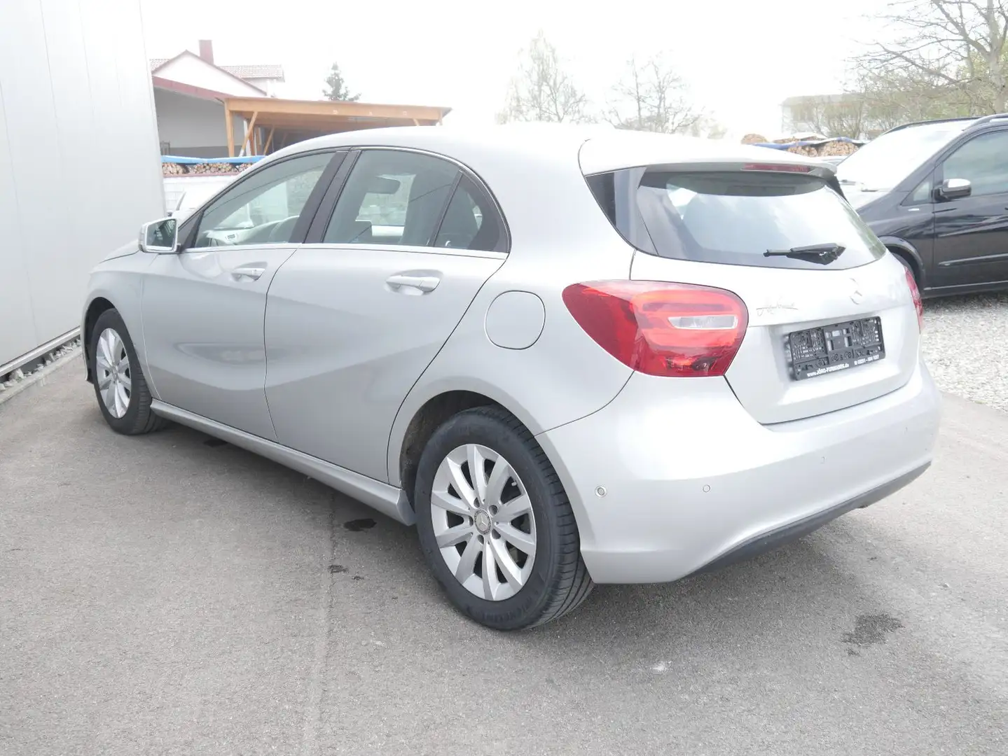 Mercedes-Benz A 180 Style NAVI/PDC/AHK Silber - 2