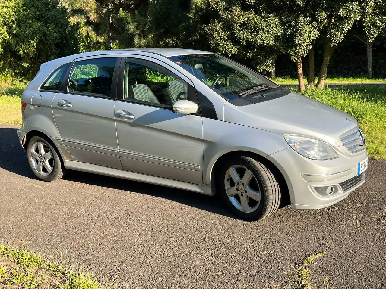Mercedes-Benz B 180