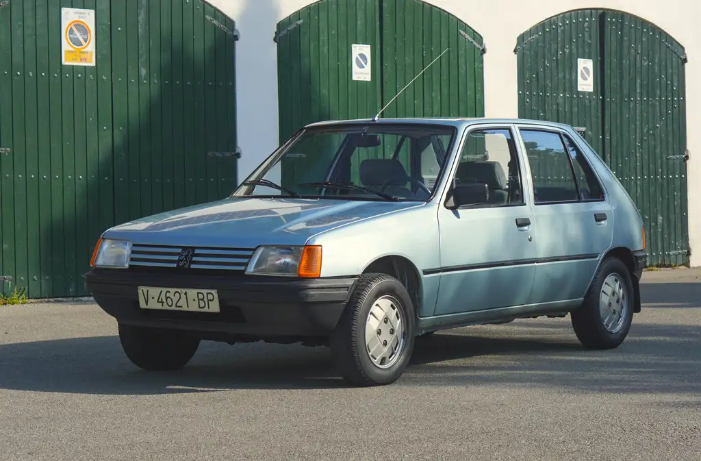 Peugeot 205 1985 из Европы — купить под ключ