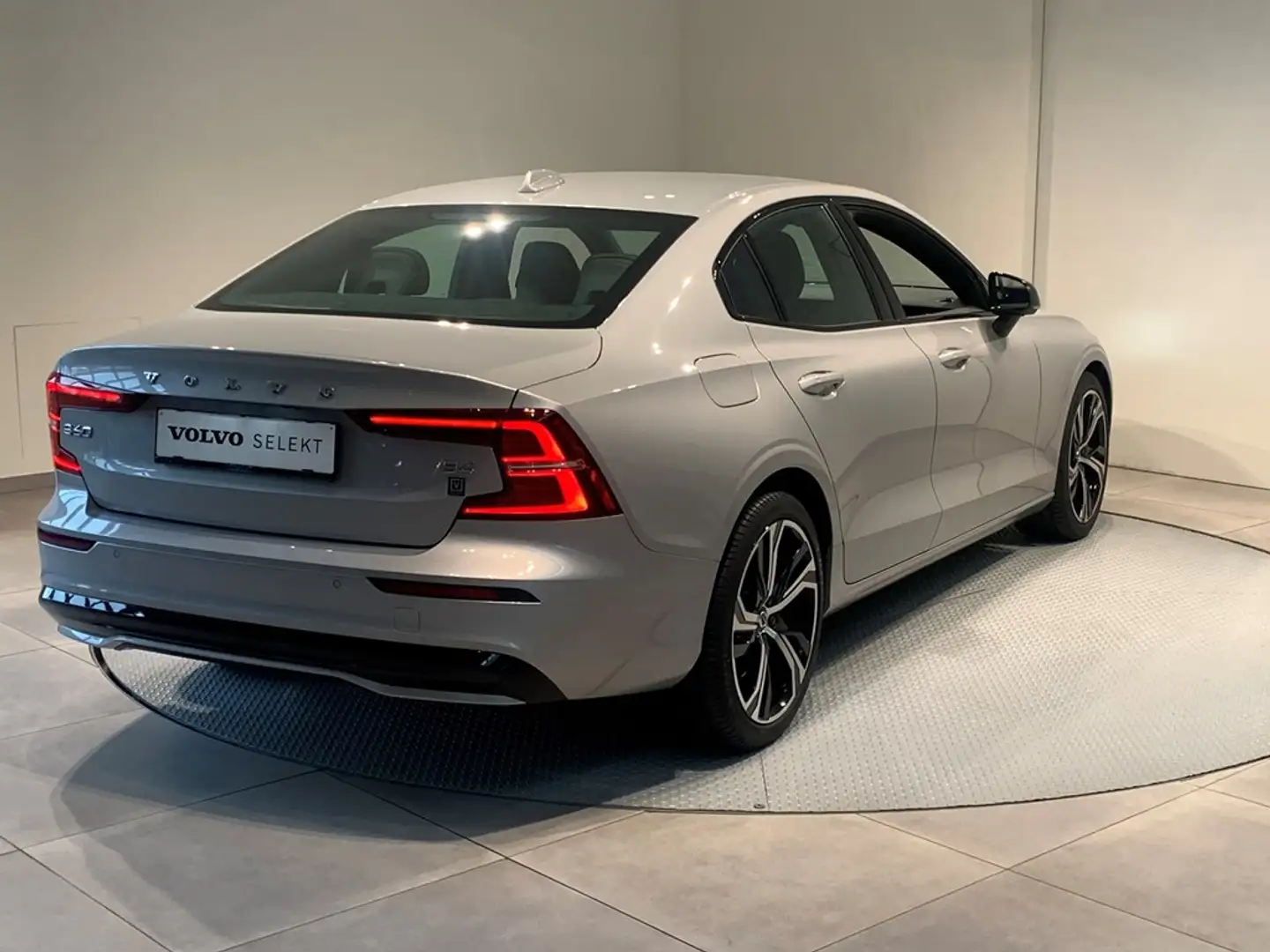 Volvo S60 B4 Mild Hybride Plus Dark Grey - 2