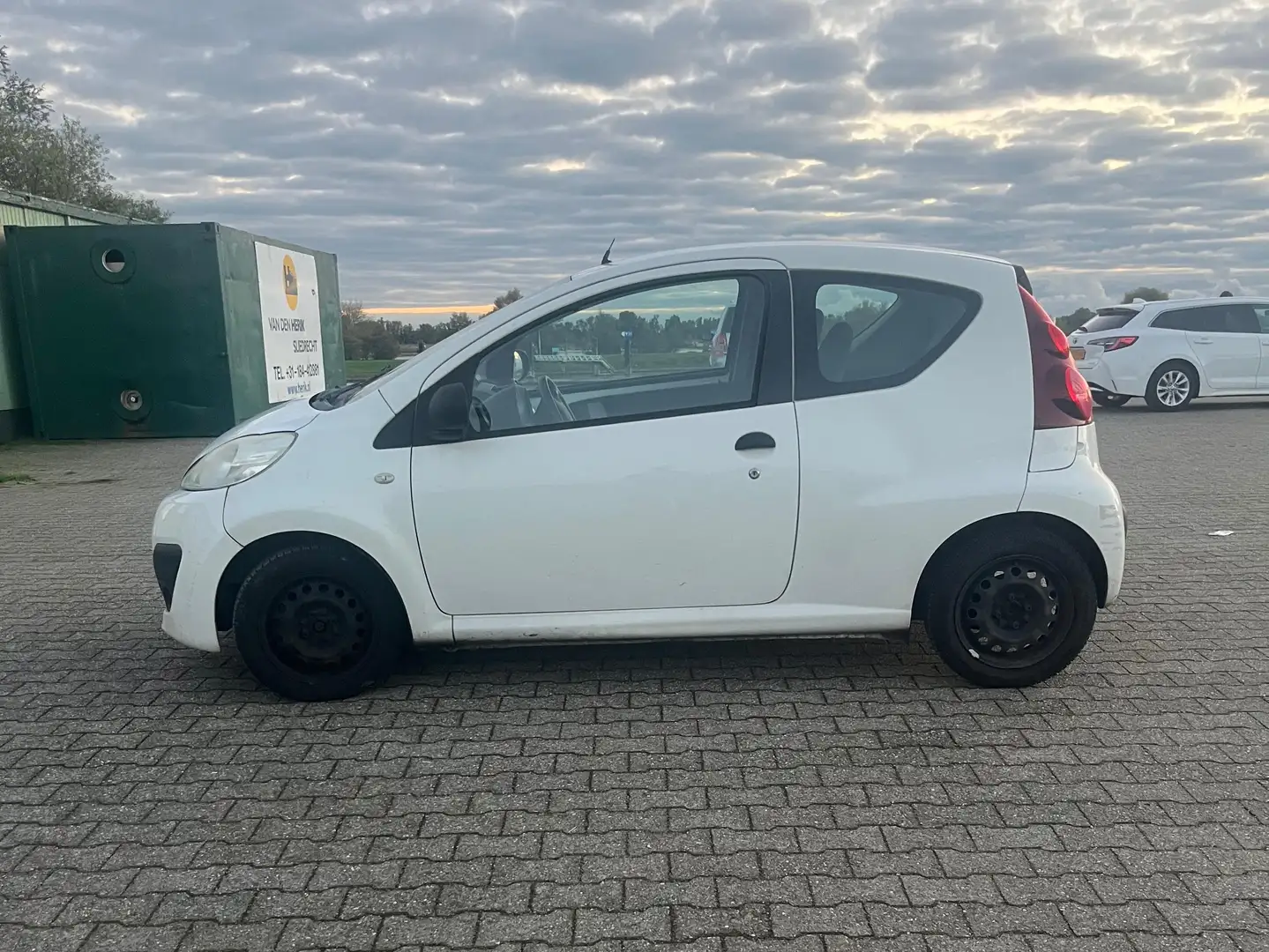 Peugeot 107 107 1.0 Access Accent Biały - 2