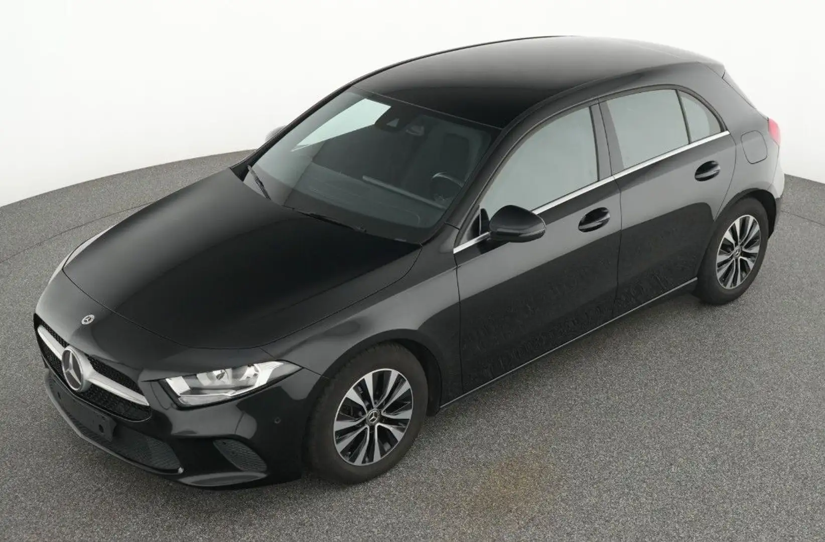 Mercedes-Benz A 200 d STYLE 8G DCT WIDE KAM SPUR MBUX Zwart - 1