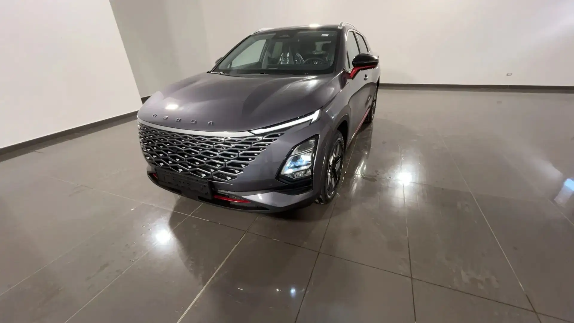 Omoda 5 Omoda 5 1.6 tgdi Premium auto Šedá - 1