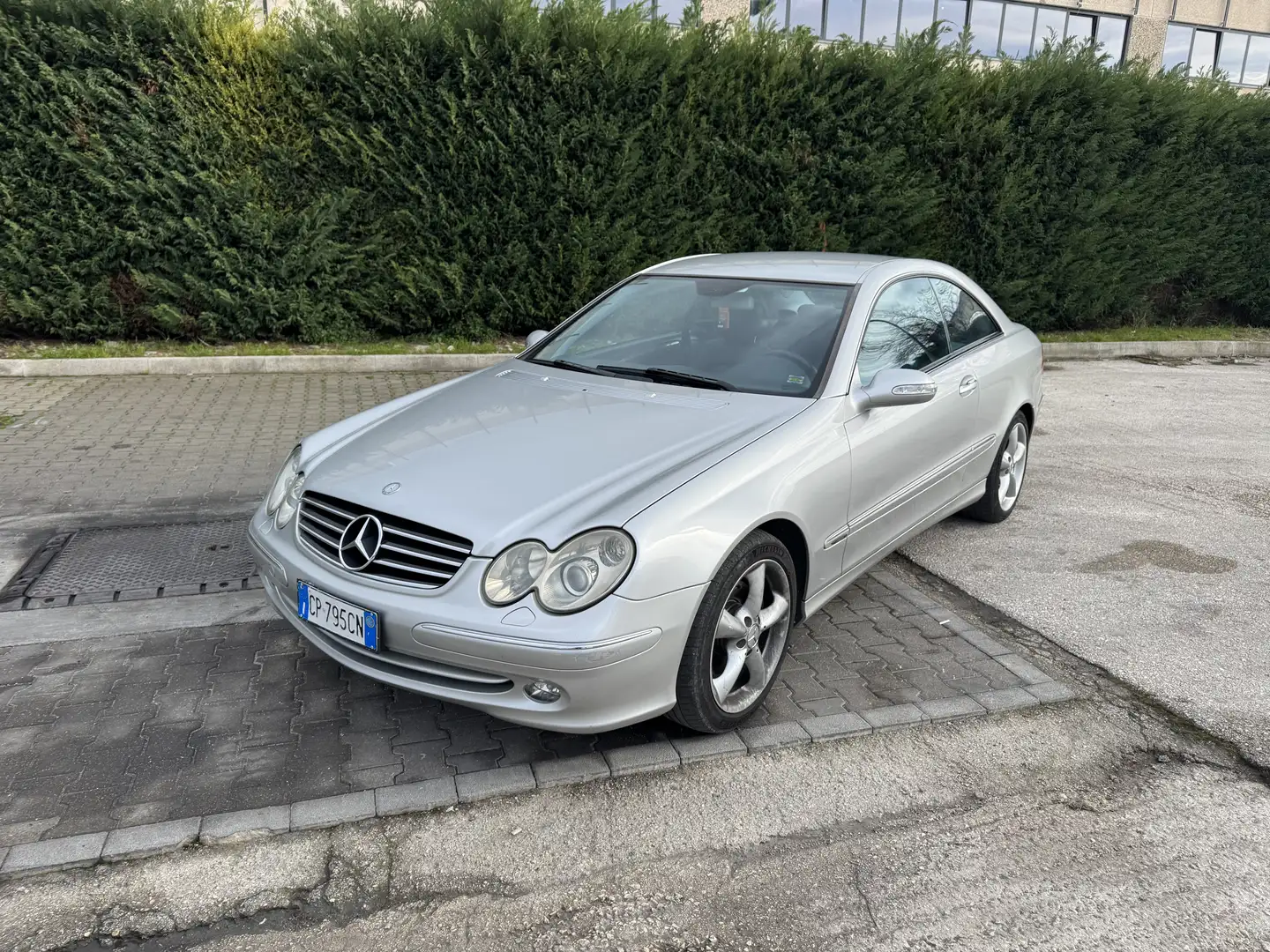Mercedes-Benz CLK 270 Coupe cdi Avantgarde Silber - 2