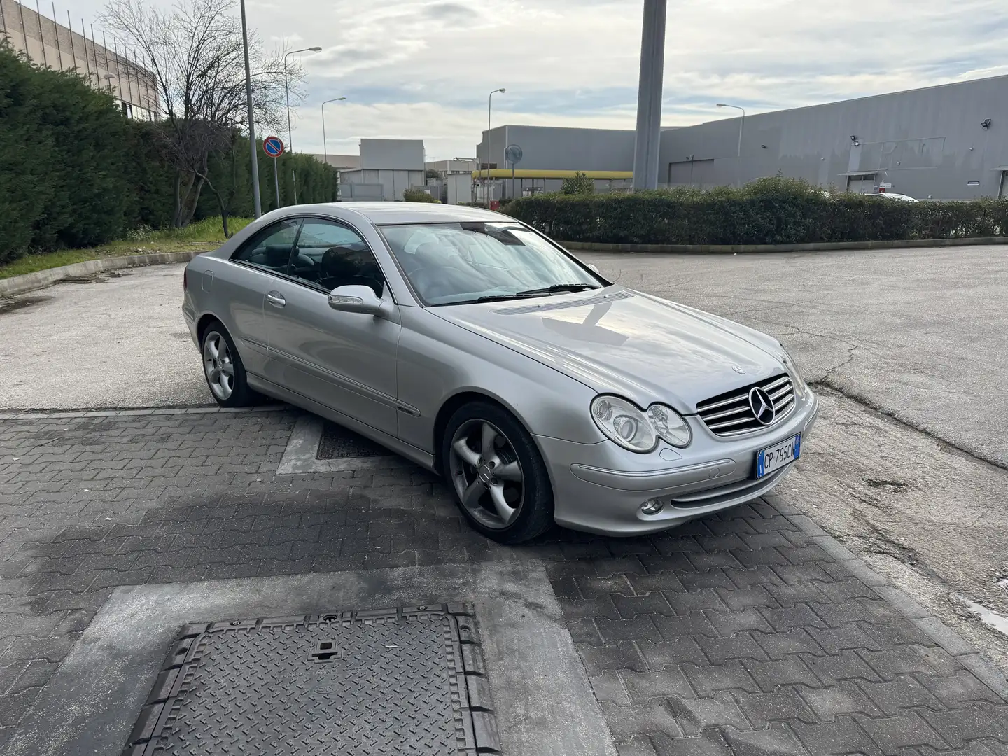 Mercedes-Benz CLK 270 Coupe cdi Avantgarde Silber - 1