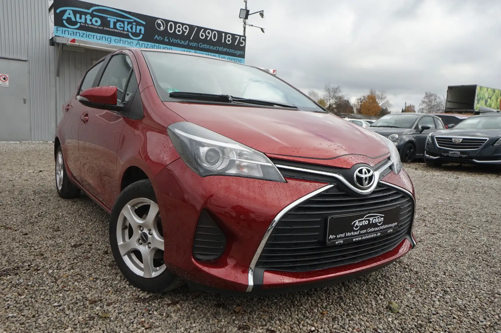 Toyota Yaris 1.33 VVT-i Comfort CVT-Automatik |Navi| Rot - 1