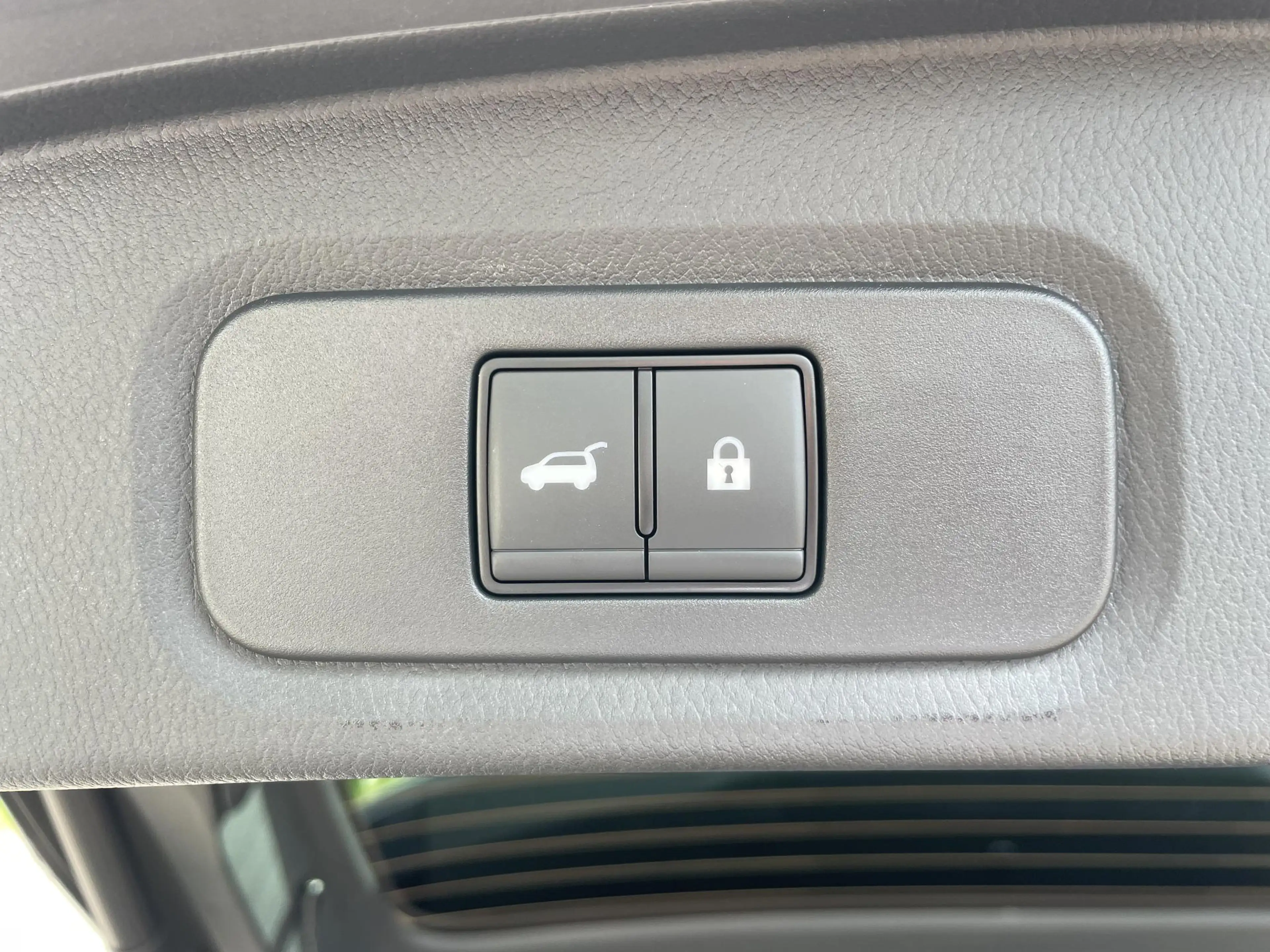 Nissan Qashqai 1.3 MHEV Xtronic Tekna Plus — photo 26
