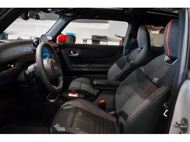 Mini Hatch view 5