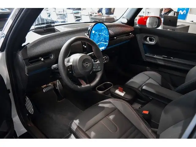 Mini Hatch view 3