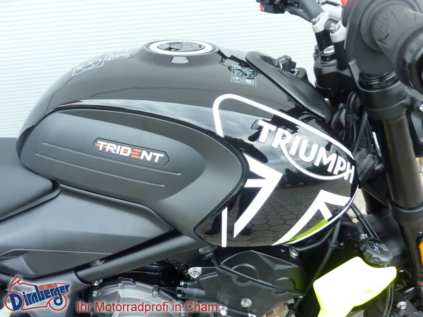 Triumph Trident 660 +Quickshift +Zubehör =2563,- gesp Černá - 2