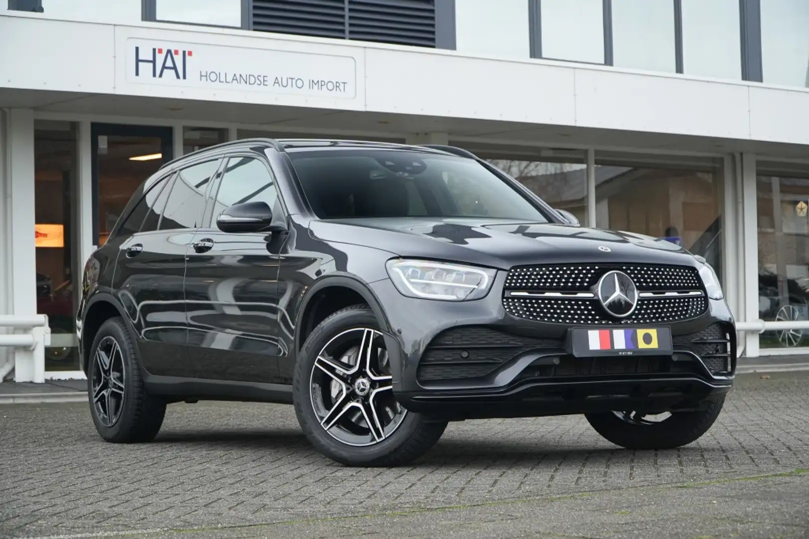 Mercedes-Benz GLC 300 300e 4MATIC AMG I Pano I Distronic I Trekhaak elek Grau - 1