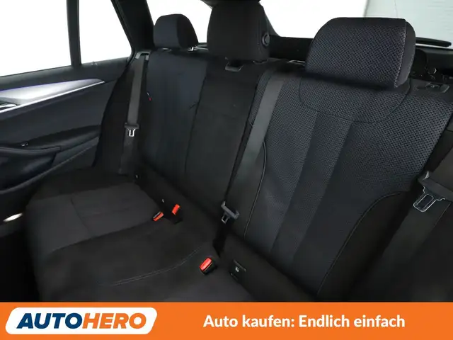 BMW 5 Series view 14