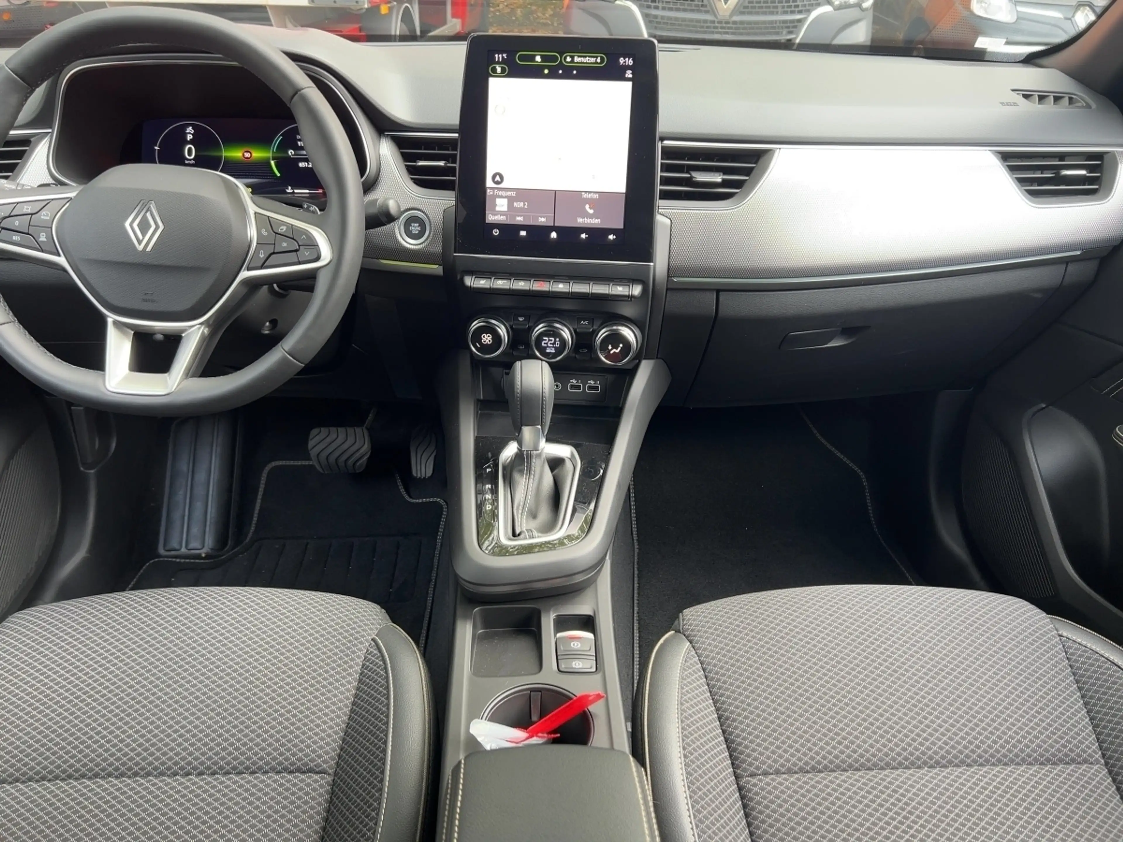 Renault Arkana TECHNO Mild Hybrid 140 EDC Apple CarPlay BT — photo 12