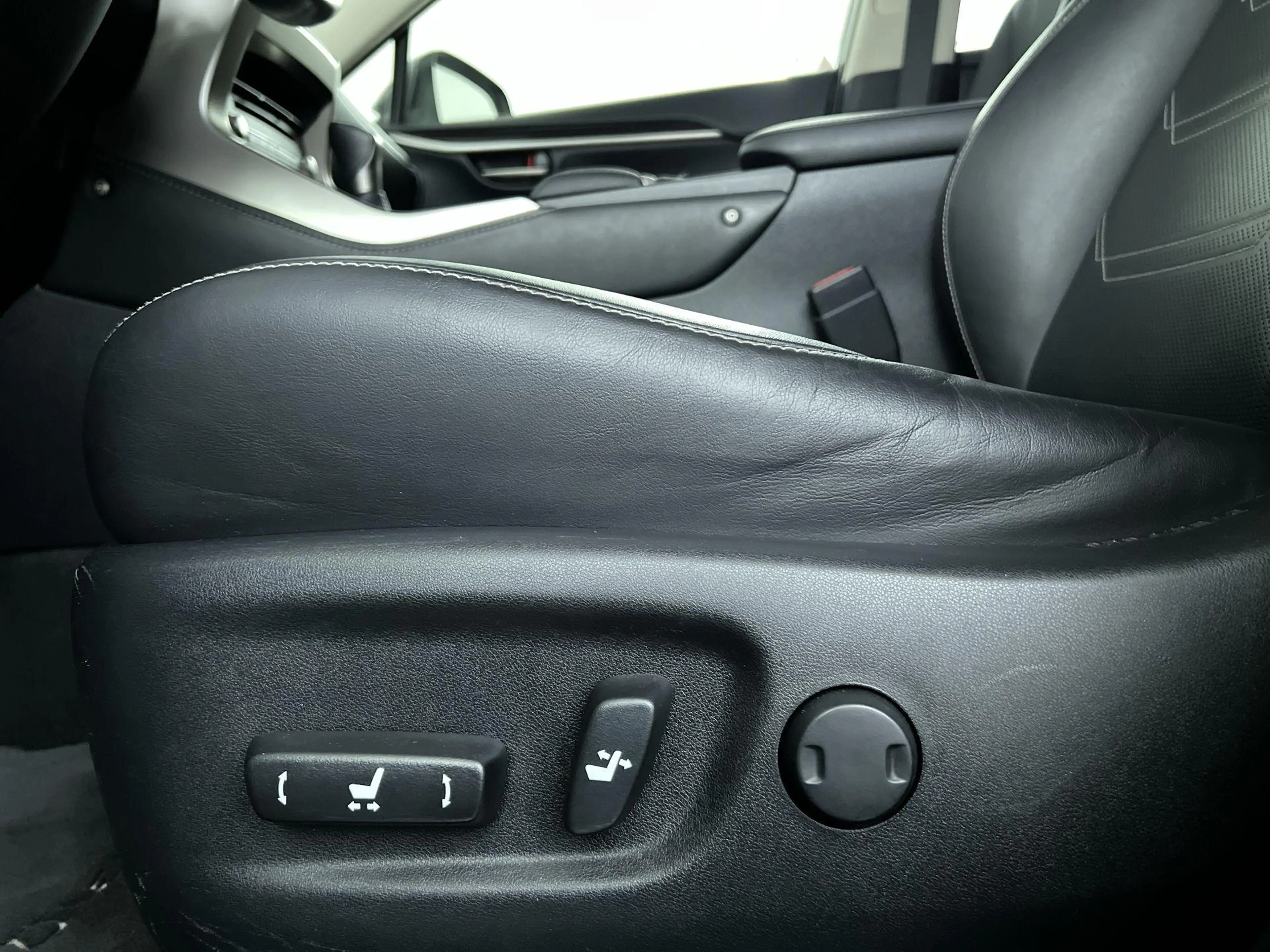 Lexus NX 300h AWD President Line Schuif kanteldak — photo 13