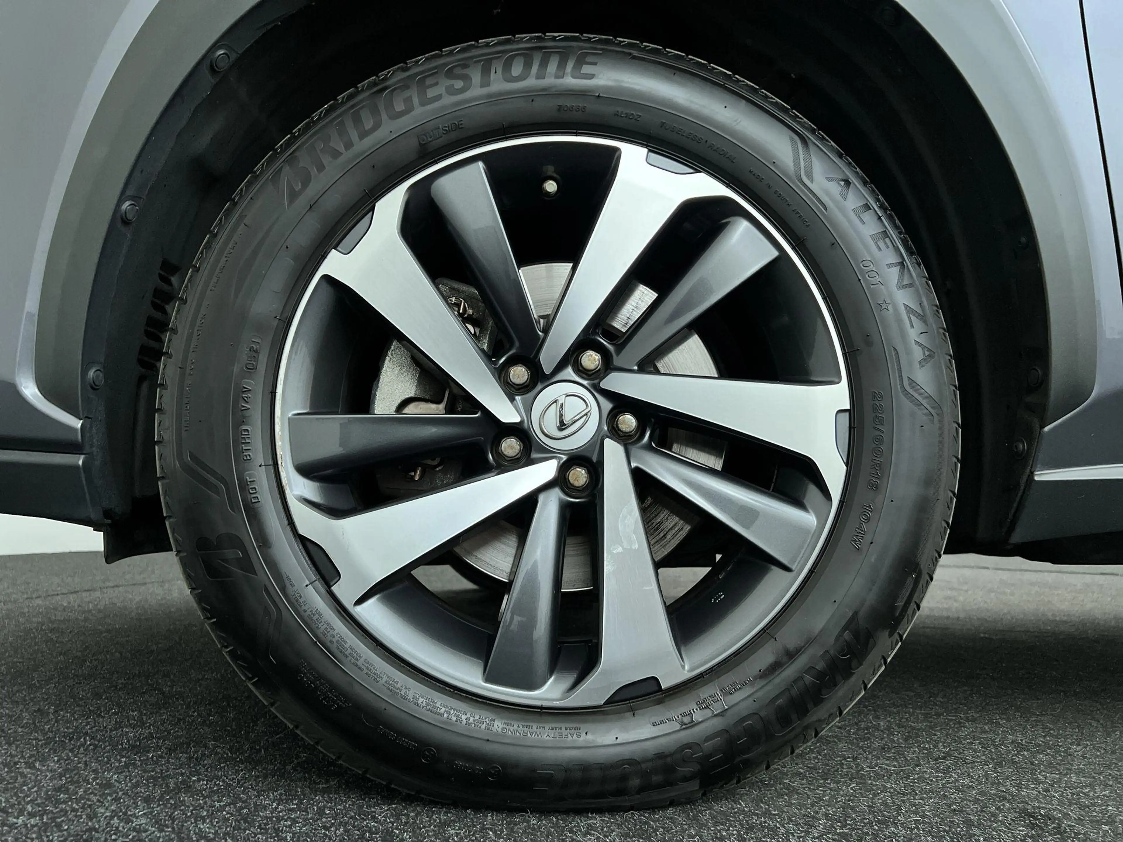 Lexus NX 300h AWD President Line Schuif kanteldak — photo 10