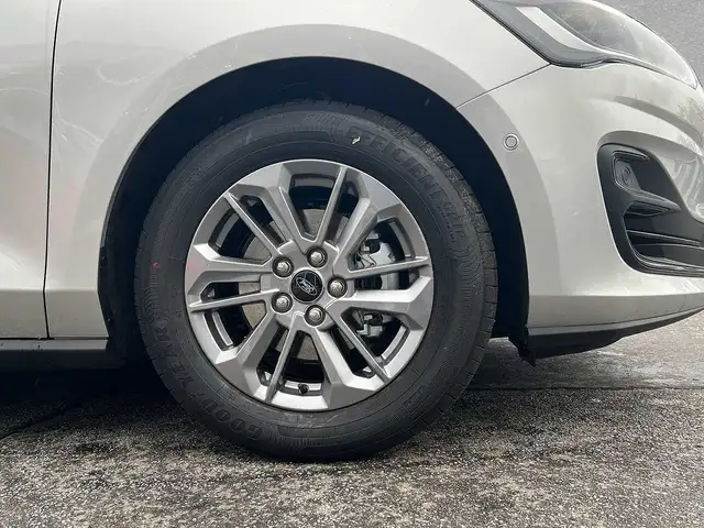 Ford Focus view 9