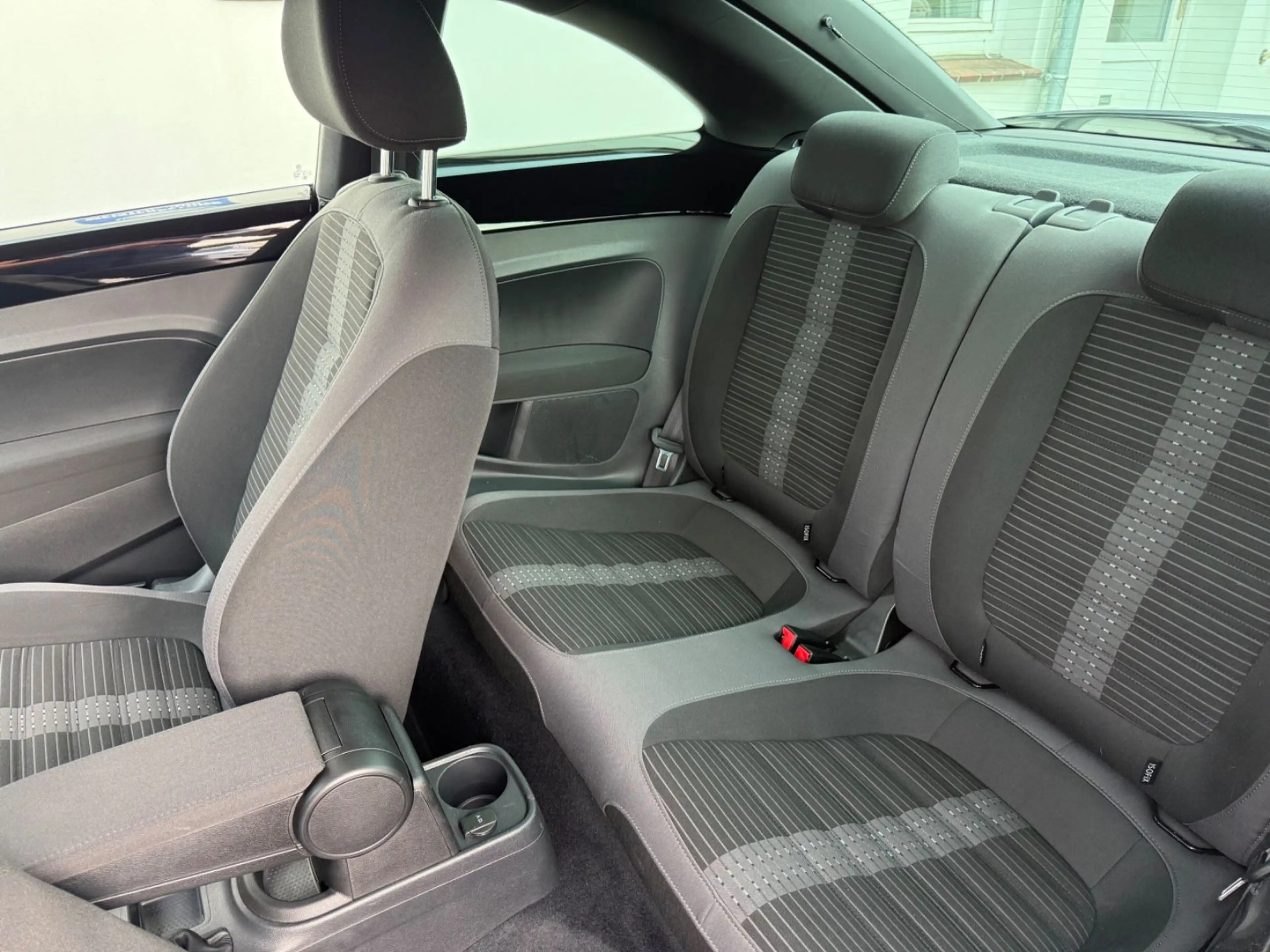 Volkswagen Beetle 2.0 TDI Sport R-LINE — photo 14