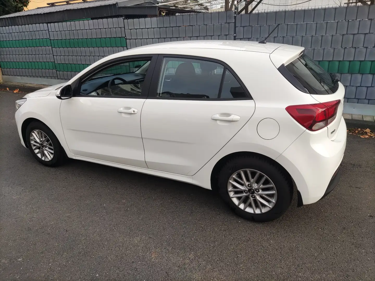 Kia Rio Rio 1.4 Automatik Dream-Team Edition Weiß - 2