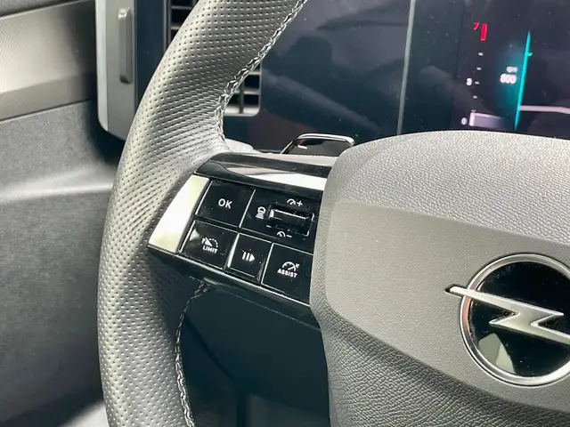 Opel Astra view 12