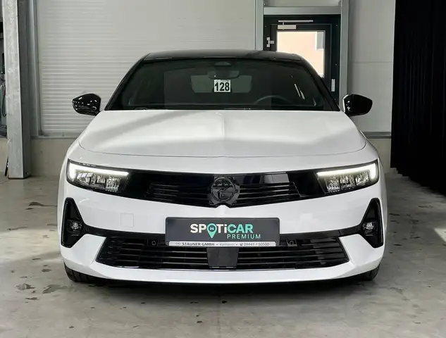 Opel Astra view 5