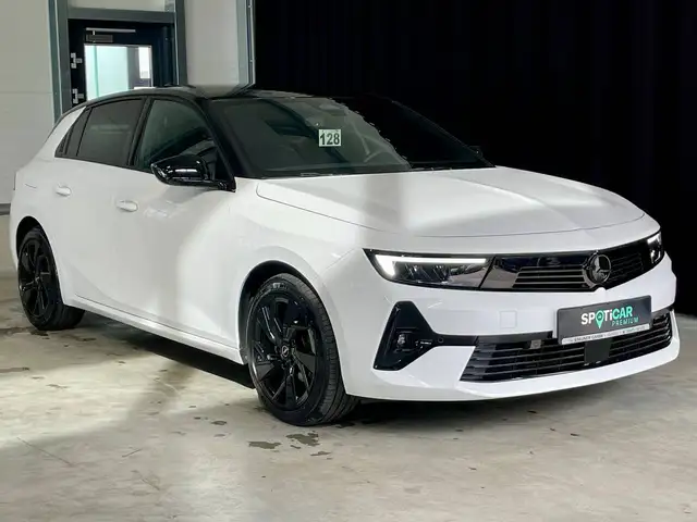 Opel Astra view 2