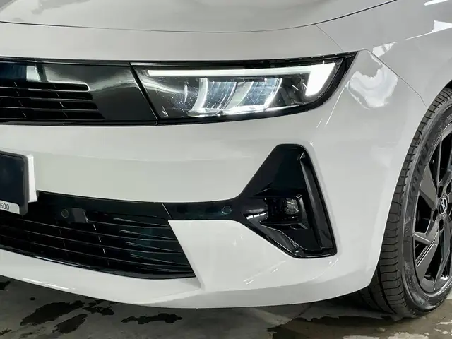 Opel Astra view 4