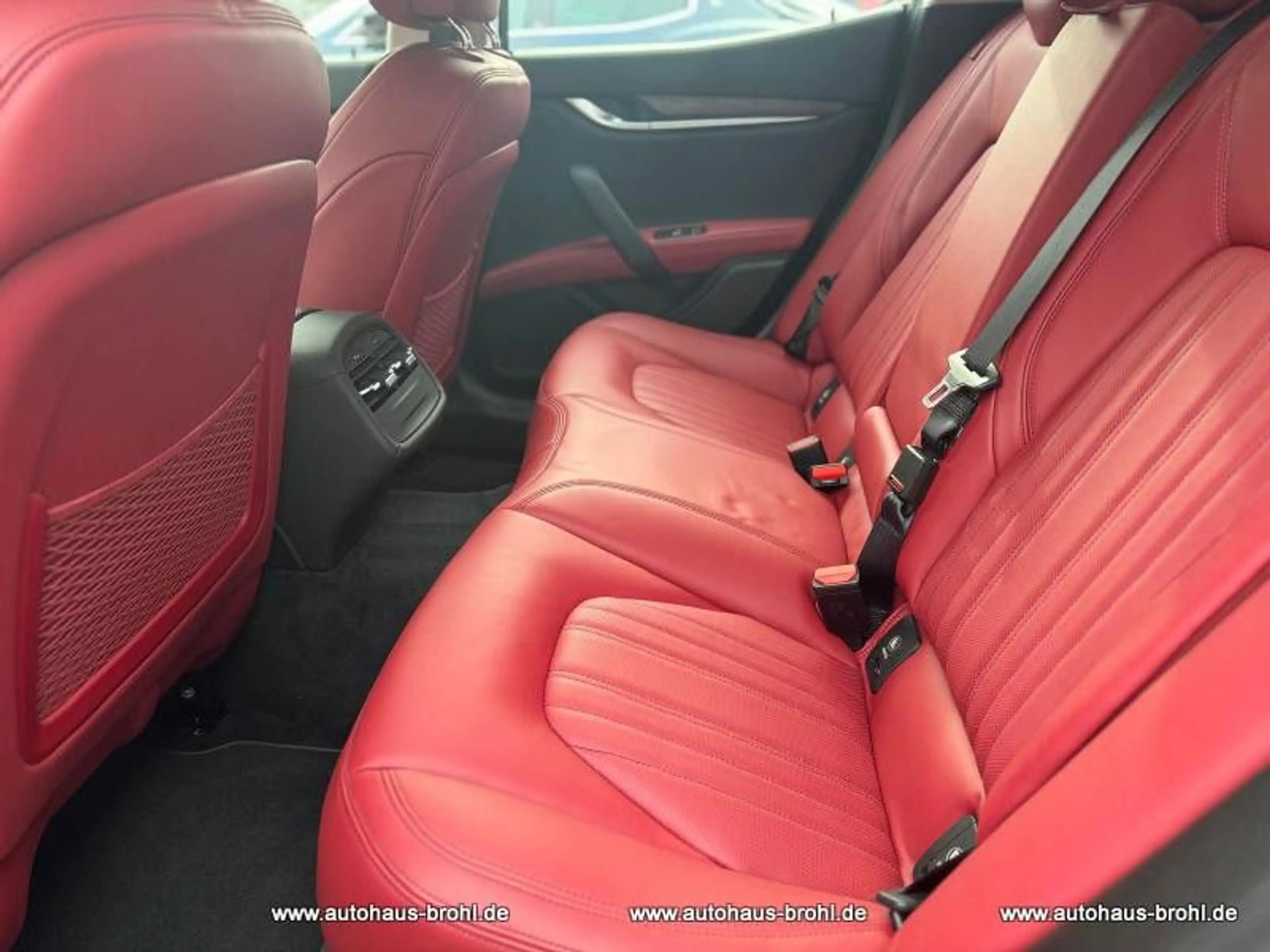 Maserati Ghibli 2.0 Hybrid GT Auto — photo 12