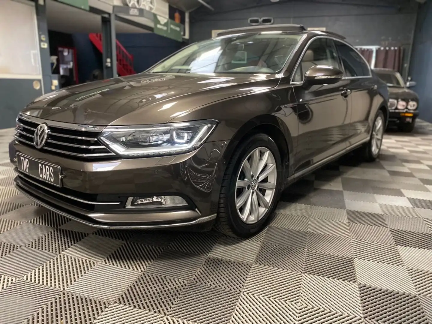 Volkswagen Passat 2.0 BiTDI 240ch BlueMotion Technology Carat Editio - 2