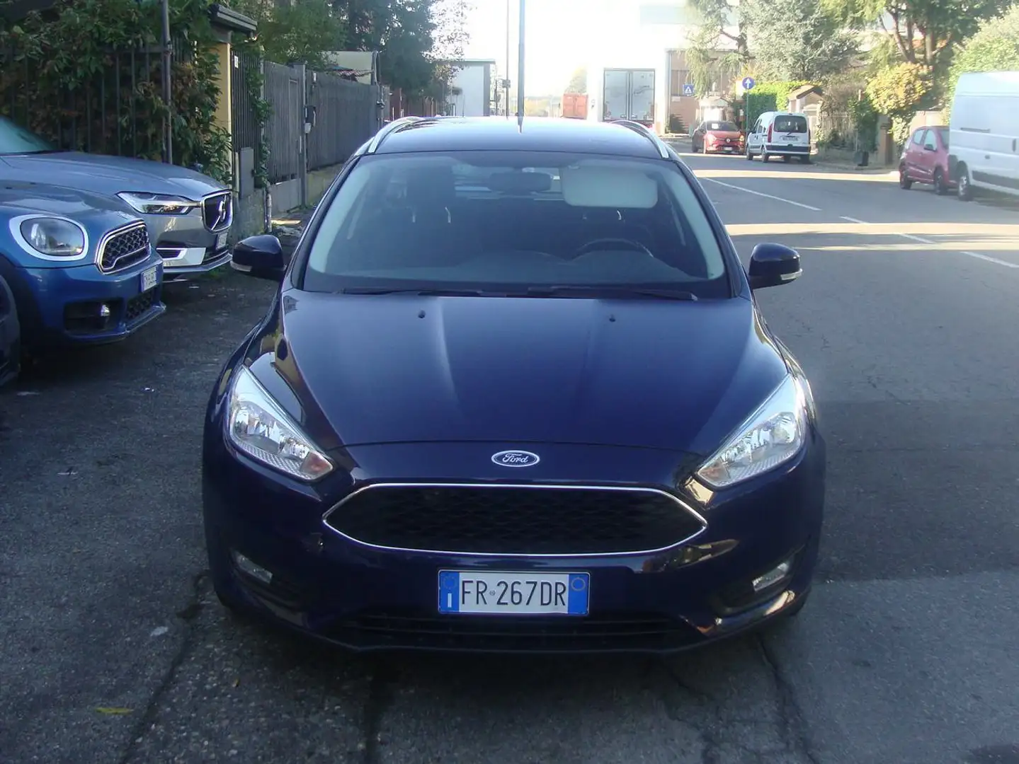 Ford Focus SW 1.5 tdci Business S&S Euro 6 Blauw - 1