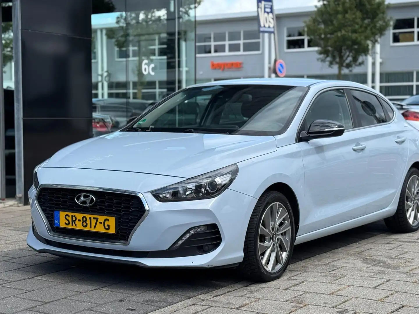 Hyundai i30 Fastback 1.0 T-GDI Comfort Grijs - 2