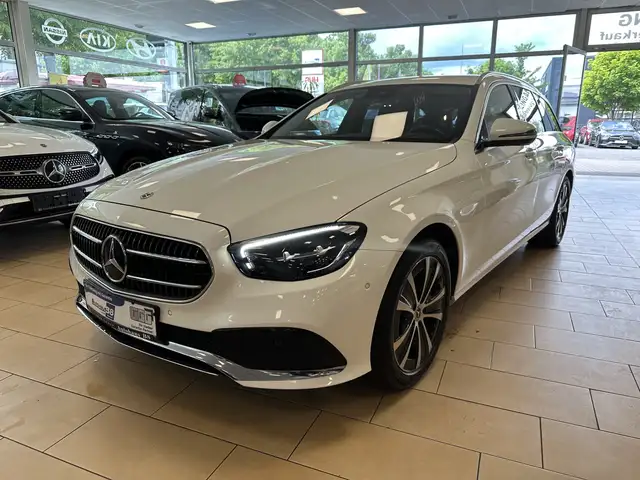 Mercedes-Benz E 300 Avantgarde*AHK*CAM*Ambiente*Teilleder*MBUX