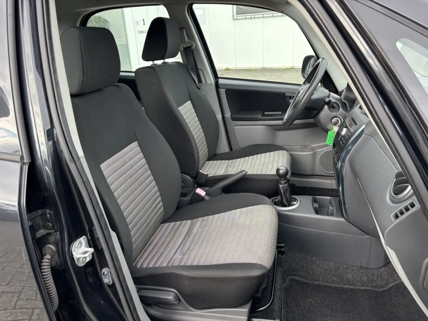 Suzuki SX4 1.6 Comfort met Airco en Trekhaak Noir - 2