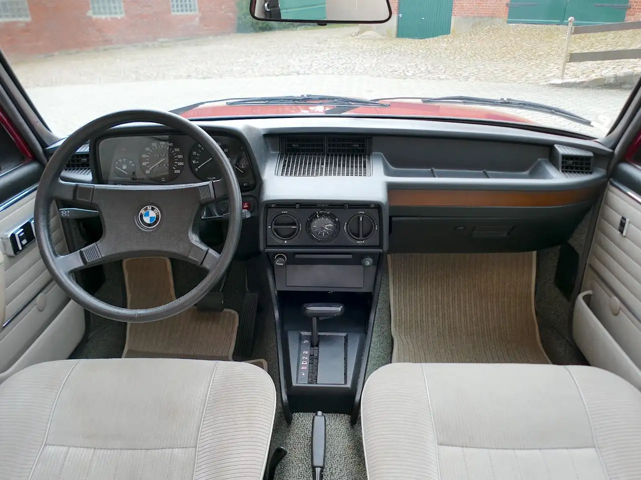 BMW 520 E12 Limousine perfekter Originalzustand, foto 8