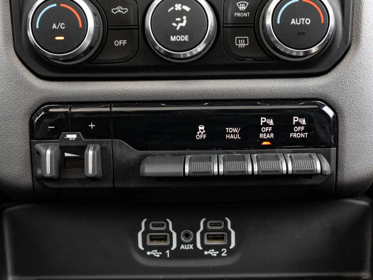 RAM 1500 снимка RAM 1500