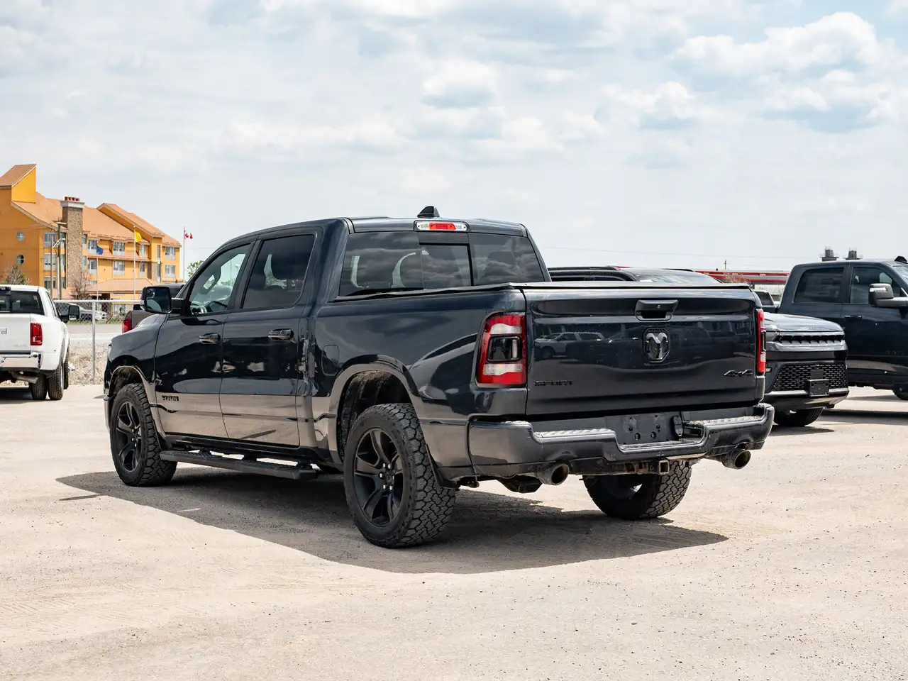 RAM 1500 снимка RAM 1500