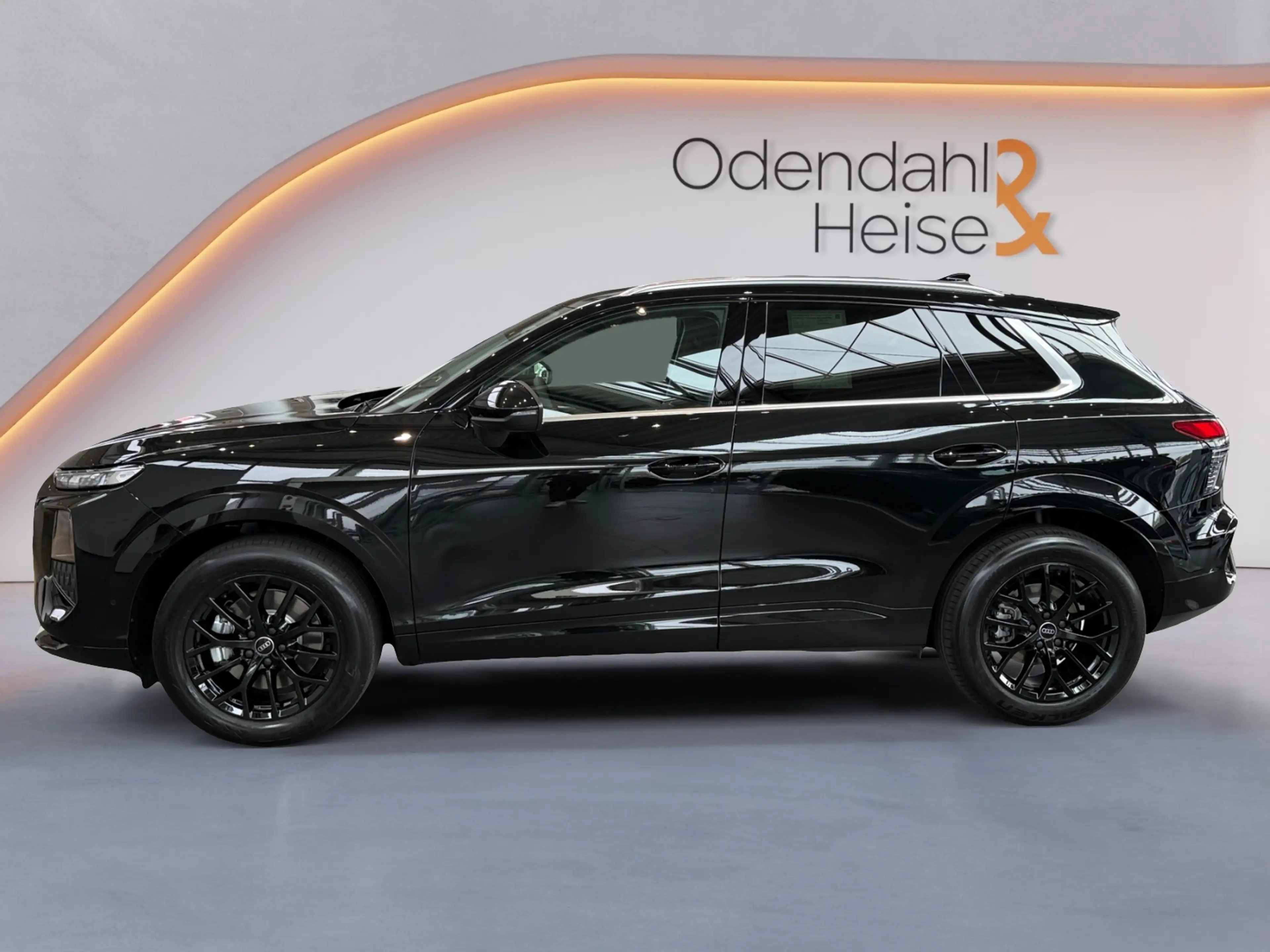 Audi Q3 SUV TDI 110 kW S tronic — photo 2