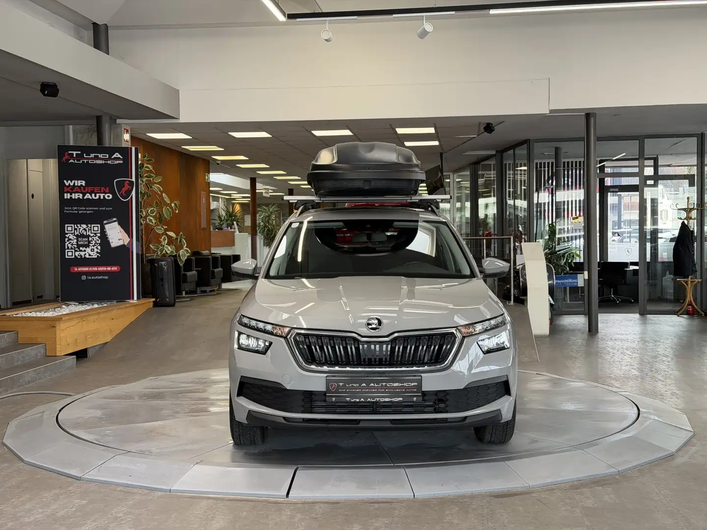 Skoda Kamiq 1.0 TSI SC DSG *Tempomat*AHK*Dachbox* Grau - 2