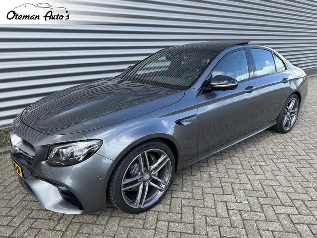 Mercedes-Benz E 63 AMG E 4MATIC 1e Lak Pano Burmester E63 Business